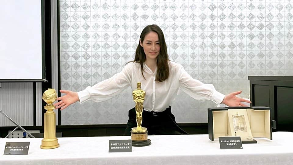 霧島れいかのインスタグラム：「Drive My Car🚘 🏆米アカデミー賞受賞1周年記念祝賀会🏆  撮影から3年 初めましての関係者の方々や お世話になった皆さまと またこうしてお会いでき 本当に幸せな時間でした。 感謝の気持ちしかありません。 映画をご覧頂いた方も 改めて心からありがとうございました！ これからもよろしくお願いします！  #drivemycar  #forever  #celebration #anniversary #ドライブマイカー   ※すしざんまいスタイル」