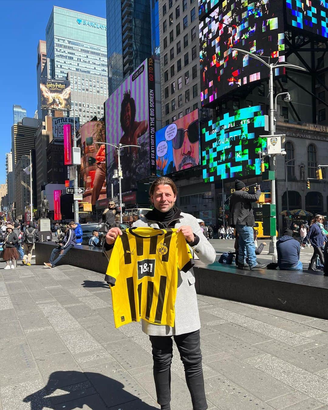 ローマン・ヴァイデンフェラーさんのインスタグラム写真 - (ローマン・ヴァイデンフェラーInstagram)「Bereit für den Bundesliga Klassiker? Bayern München vs Borussia Dortmund  Samstag, 18.30 Uhr  #DerKlassiker #Bundesliga @bundesliga @bvb09 @fcbayern」3月31日 18時49分 - romanweidenfeller