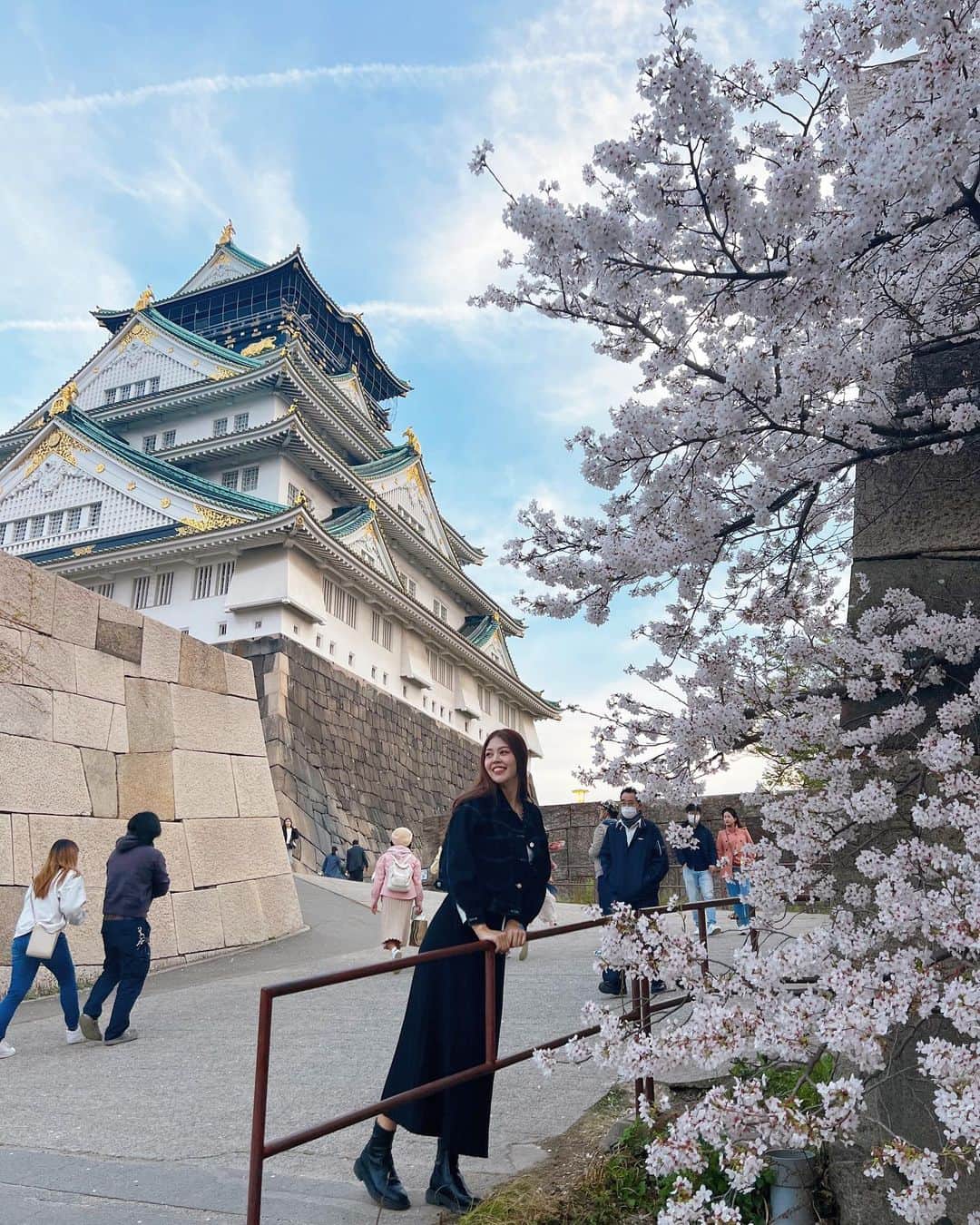 のインスタグラム：「、 桜だいすき☺️🌸 1日でも長く咲いておくれ☺️ 、 、 、 #つぼみ大革命 #つぼみ #吉本 #よしもと #アイドル #idol #大阪 #東京 #神戸 #ライブ #instagood #いいね #フォローミー #桜 #お花見 #お花見スポット #大阪城公園 #大阪城」