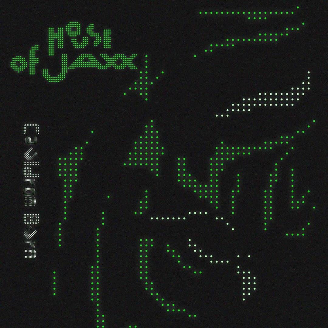 矢野沙織のインスタグラム：「House of Jaxx New Single 「Cauldron Burn」 2023/04/05 Release!  言葉の解放第一段かな。 日本語をたくさん使いました。  もう物の時代じゃない、なんて言うけどね。 でも物だって欲しいよ本当は。  デジタルって上等だよね。 便利だしね。 でもそれって「物」なの？ もしかしたら物なのかも。  ライブでの生音は物じゃないと思ってたけど、もしかしたら「物」なのかも？🤭  どう捉えるかの頭のアップデートともう今まで通りじゃなくなるってわかりきってる武者震い。  この変換期に過去未来に囚われず現在の連続が時間だという当たり前のことの再認識が必要なんだって自分に書いた歌詞。  このリリースに合わせて4/9には生生ライブがあります。  RELEASE PARTY  4/9 SUN @WALL&WALL 「 House of Jaxx in the Party 」 [Performer] House of Jaxx Sax: YANO SAORI Vo: HIRO-A-KEY Key: JUN MIYAKAWA Ba: SHINSAKAINO Dr: KAZUHIRO ODAGIRI 会場：WALL&WALL 開場：18:00　開演：18:30 チケット料金：3,800円（ドリンク代別途）  チケット予約、購入は、 プロフィール欄リンクより！  是非お越しください！」