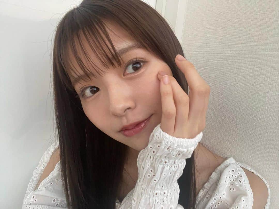 鈴木ゆうかさんのインスタグラム写真 - (鈴木ゆうかInstagram)「.  モデルを務めている ROUTESS (ルーティス)から 新作のアイライナーと グリッターライナーが発売されます  アイライナーは発色が良く抜け感のあるカーキお気に入り！ グリッターライナーも筆が極細なので狙いをさだめてキラキラできるよ👀  4月1日より 全国のドラッグストア ドン・キホーテで発売開始です Amazonで先行発売もしています🌷  #ROUTEES　 #アイライナー　 #グリッターライナー」3月31日 18時55分 - yuu_pl