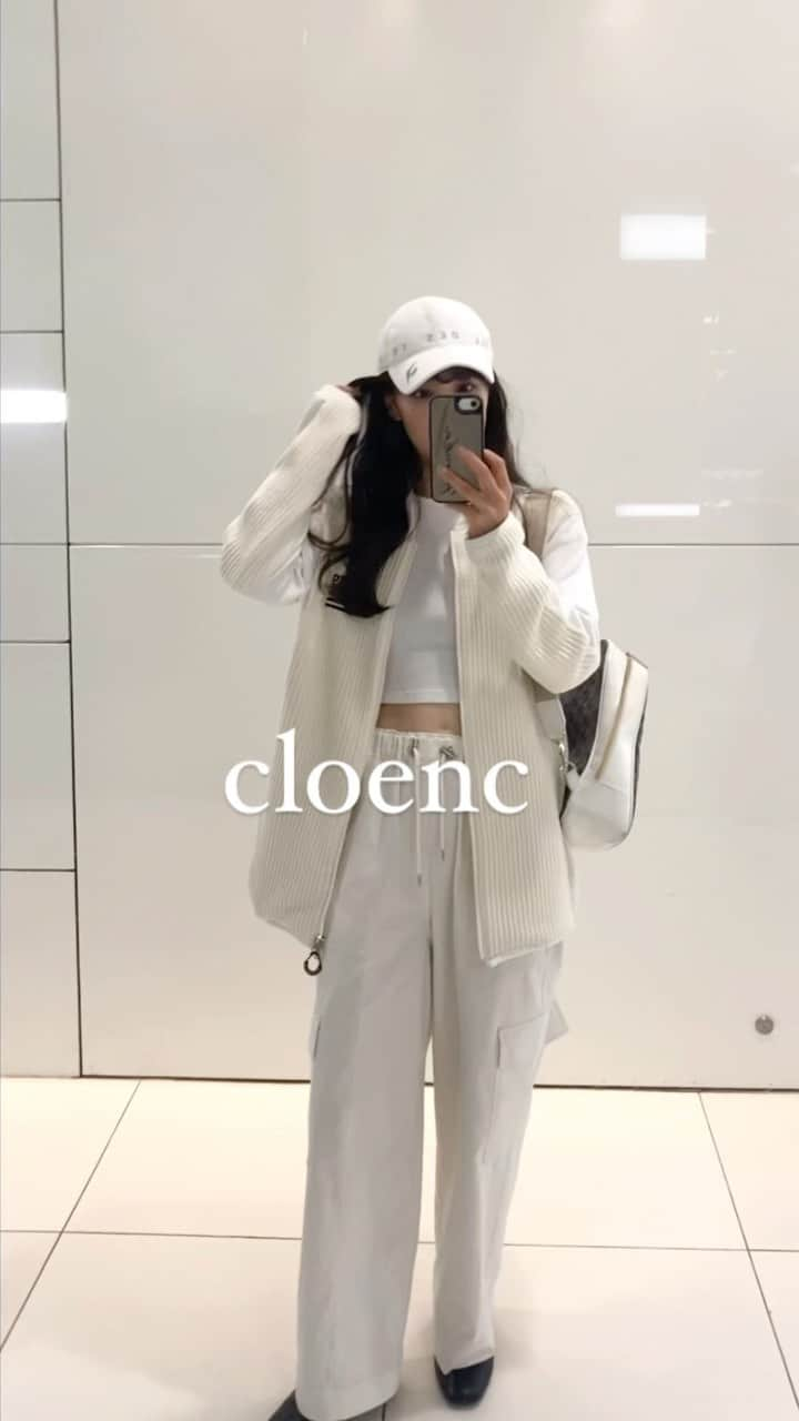 瀬戸晴加のインスタグラム：「今日のコーデ🤍 @cloenc_official のワイドカーゴパンツはほぼ毎日のように着てる📍🫠他のアイテムも全部白で揃えて、今日はオールホワイトコーデでした🏌️‍♀️合わせてるアイデアはゴルフウェアです笑  ☑️センターステッチワイドイージーカーゴパンツ/¥13,000(税込¥14,300) color:white/khaki/black size:S M  アウター @muta__official  トップス @uniqlo_jp  パンツ @cloenc_official  バッグ @resurrection_tokyo   #cloenc #cloenc_official #クロエンス #cloencコーデ#cloenc2023ssオフィスコーデ #オフィスカジュアル #オトナカジュアル #大人カジュアル #大人スタイル #大人コーデ #大人コーディネート #モノトーンコーデ #カジュアルスタイル#着回しコーデ#着まわしコーデ#着回し#着こなし #カーゴパンツ #大人のカーゴパンツ #パンツコーデ #カーゴコーデ」