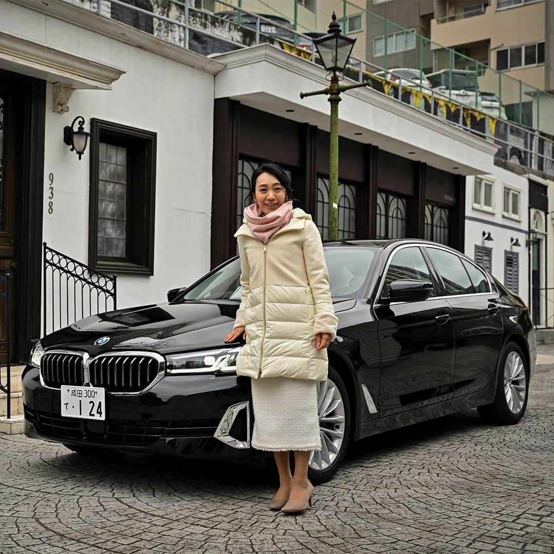 BMW Japanさんのインスタグラム写真 - (BMW JapanInstagram)「THE 5 優雅なひととき  まるで空飛ぶ絨毯のような、なめらかな乗り心地と語ったのは、ジュエリーデザイナー #小幡星子 さん。  ラグジュアリーとスマートを兼ね備える、BMW 523d xDrive Luxuryの魅力とは。  インタビュー記事は @bmwjapan アカウントトップのURLからチェック。  #FREUDEforever #先駆者が見た景色 #BMW #駆けぬける歓び #BMWJapan #BMW5」3月31日 19時00分 - bmwjapan