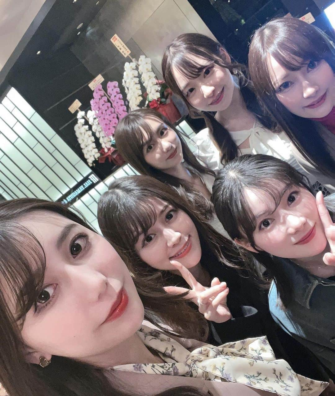 NAOのインスタグラム：「美容女医さん達と桜を見ながらお花見食事会しました🌸 美人に囲まれて幸せな時間でした✨ リゾットがとっても美味しかったのでオススメです😊  #女医 #女医の日常 #女医stagram #女医ごはん #美容女医 #女医会 #女子会 #六本木 #六本木グルメ #桜 #お花見 #お花見スポット #港区グルメ #六本木ディナー」