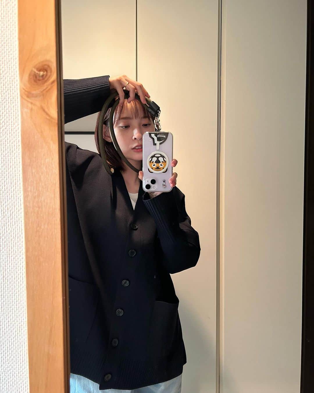 牧野莉佳のインスタグラム：「早速、昨日着てたカーディガンの色違いを🫶 ピンクも着るの楽しみ🌸 #HEREIAM」