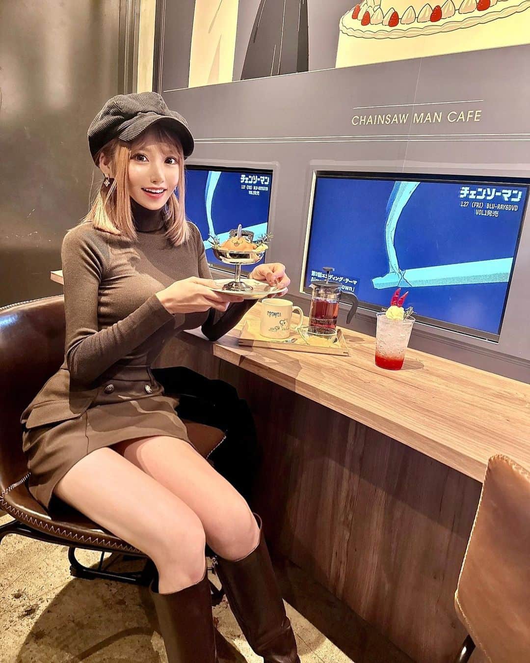 佐崎きさきのインスタグラム：「. みなさま今日もお疲れ様です☺️✨ そういえばこの前 チェーンソーマンカフェに 行ってきました☺️✨ すっごい楽しかった🥰✨ 楽しいこと沢山見つけて 素敵な週末に しましょうね☺️💕🙏」