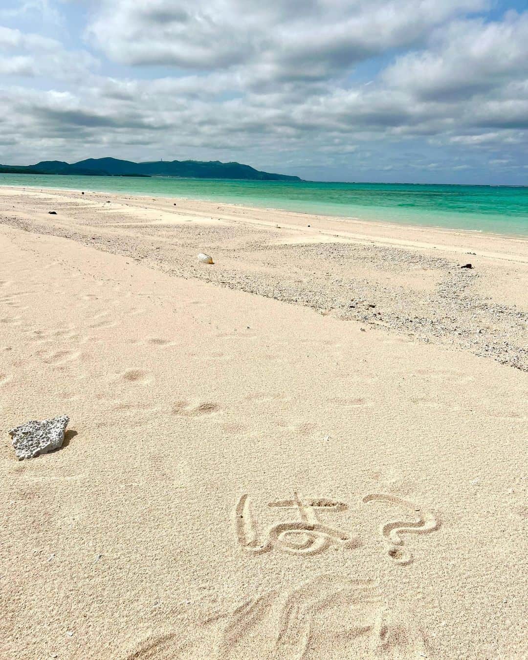 Moka さんのインスタグラム写真 - (Moka Instagram)「はての浜🏝️  5kmの砂浜に私たちだけ〜✌🏻  まみーはひたすらシュノーケルしてたので私は貝殻集め🐚  深い意味が込められてそうでなんの意味もないアート作った！  #フリーモデル #フリーランスモデル #広告モデル #イメージモデル #撮影 #撮影モデル #撮影依頼受付中 #撮影依頼募集中 #インフルエンサー #インスタグラマー #はての浜 #水着 #水着女子 #水着コーデ #インスタグラビア #タレント #海 #ビキニ #ビキニ女子 #japanesegirl #bikini #swimwear #swimsuit #beachgirl」3月31日 19時15分 - moka_030n
