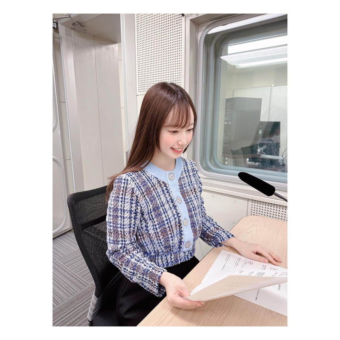 石井奏美のインスタグラム：「明日から4月、新年度が始まりますね🌸  岡山香川でのアナウンサー生活、 7年目に入ります。  年次が上がるにつれ 仕事のルーティンや自分なりのやり方は 見つけられるようになったけれど 冒険をすることが 少なくなってしまったなあと反省。  岡山香川の皆さんに 色々な切り口で エリアの魅力をお伝えできるよう 日々アップデートを目標にしていきます。  またこの春から 岡山香川にいらした方には このエリアに来てよかった！と 思ってもらえるような仕事ができたらな。  4月からも 担当番組・曜日は 変わらずです📺📻✨  それに加えて 今年はより色々な所に行ける予感💡 嬉しい報告が沢山できるように頑張ります！  今まで見てくださっている方も これから見てくださる方も 7年目の私を どうぞよろしくお願いします💐🧸  #岡山#香川#アナウンサー」