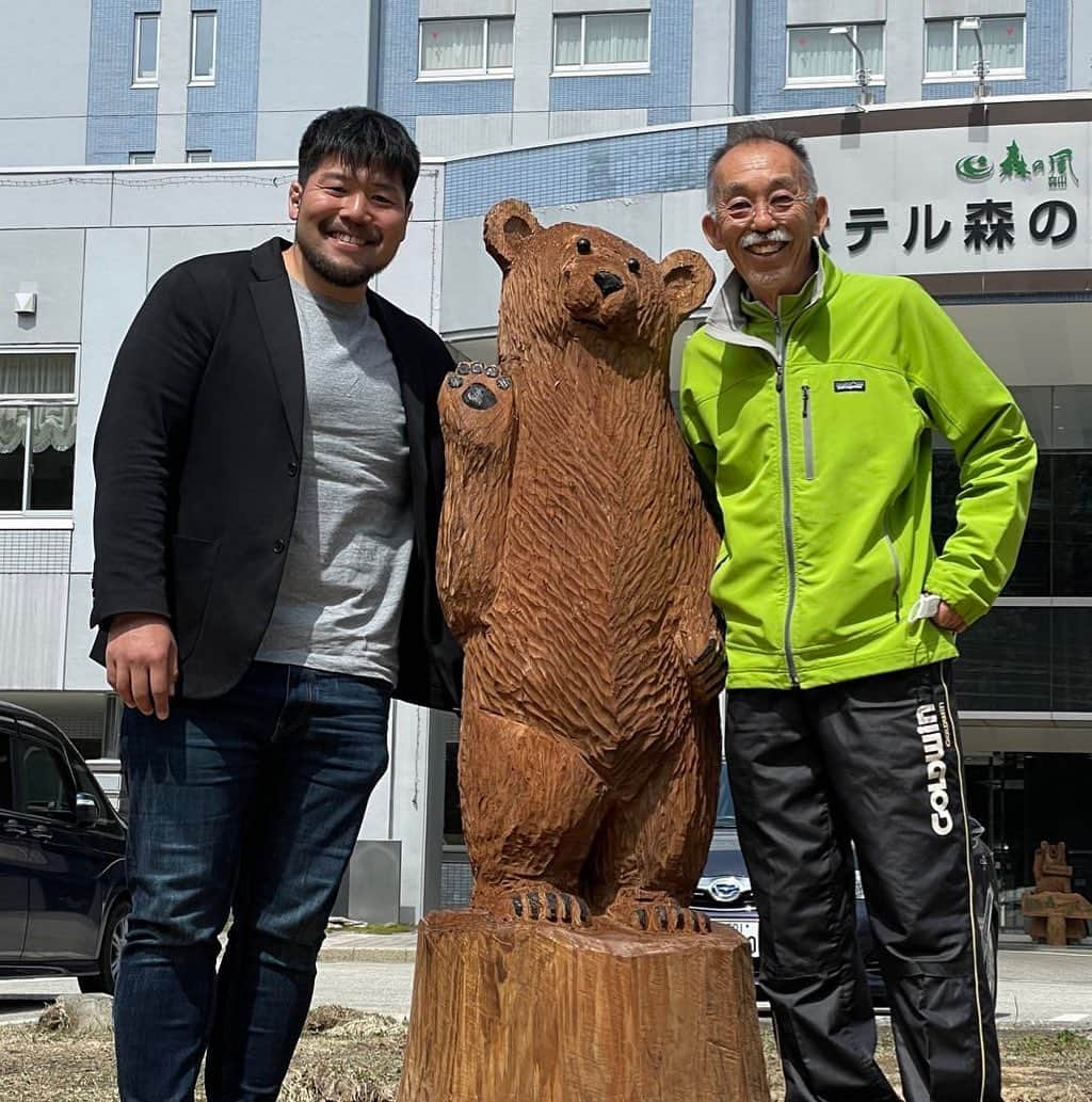 畠山健介のインスタグラム：「富山の凄い人達① 山中 茂さん（アルペンスキー）  最近 テニス🎾 チェーンソーアート🧸にハマってる山中さん  話、面白過ぎ！！！  #富山県 #富山市 #山中茂 さん #アルペンスキー #テニス #チェーンソーアート #ラグビー #rugby」