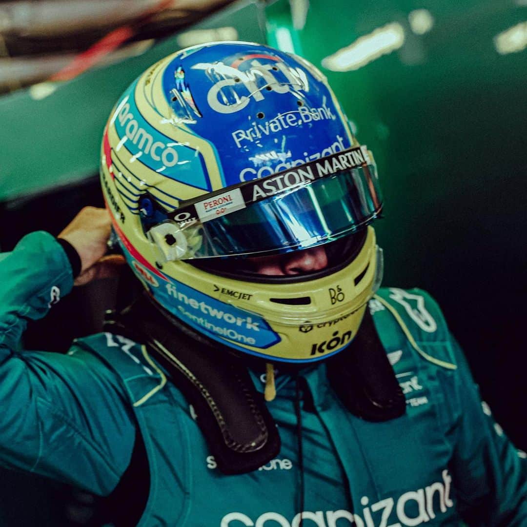 フェルナンド・アロンソのインスタグラム：「Friday ✅.  @astonmartinf1 #astonmartin #f1」