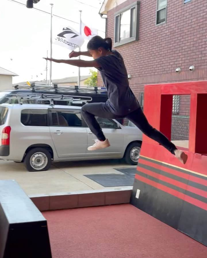 山本華歩のインスタグラム：「KYOTO😁🔥 1,2 or 3?  🏠 @jumcreet_kyoto  🎥 @hhhhi02   #パルクール #parkour」