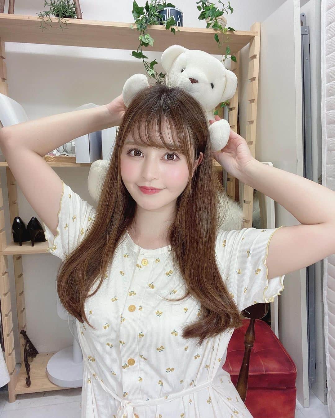 のインスタグラム：「🧸💓🧸💓🧸  相棒のクマたん🐻‍❄️💖  nexiussパジャマ、今季もとっても可愛いものがたくさんでした📸🥰💓  着心地もサラッとしててとってもいいの🤍🍓  楽天からも見れます🎀 https://item.rakuten.co.jp/nexiuss/nighty-124/?scid=wi_ichi_iphoneapp_item_share  他のパジャマもちょこちょこ載せていきます🧸💓 #パジャマ #パジャマコーデ #パジャマ撮影 #ネクシアス  #テディベア #くま #クマ #相棒」