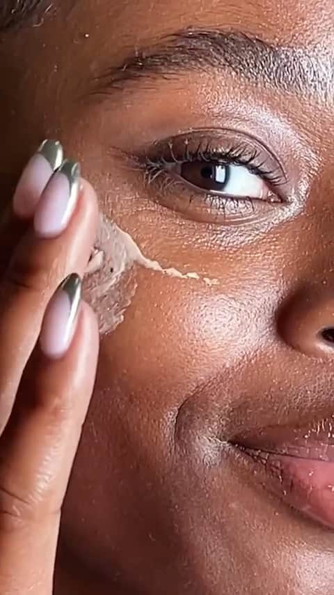 Smashboxのインスタグラム：「Luminosity that lasts and lasts and lasts and lasts + keeps skin hydrated for 48 hours ✨✨  Shop the coverage-gripping Illuminate Glow Primer at smashbox.com | Link in bio #5SecondSkin」