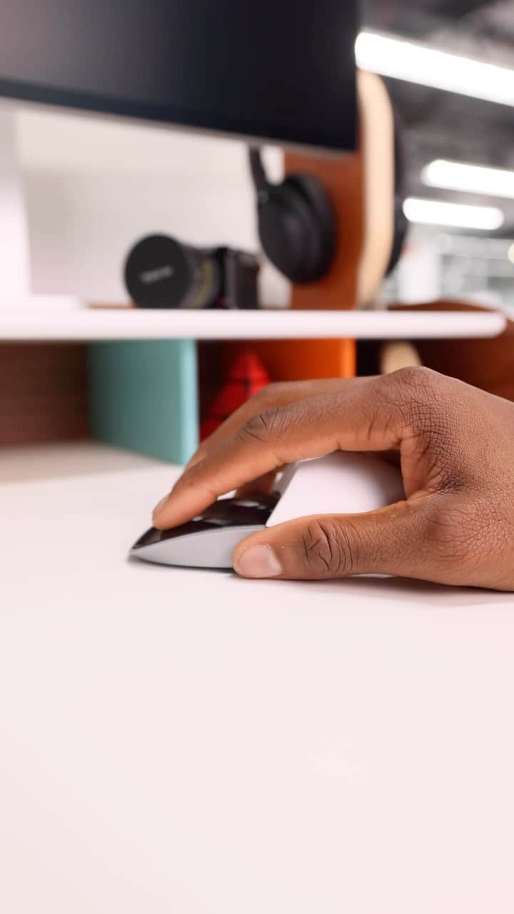 マーケス・ブラウンリーのインスタグラム：「The Magic Mouse is the worst Apple product ever made, but that hasn’t stopped people from making overprice accessories for it 😭」