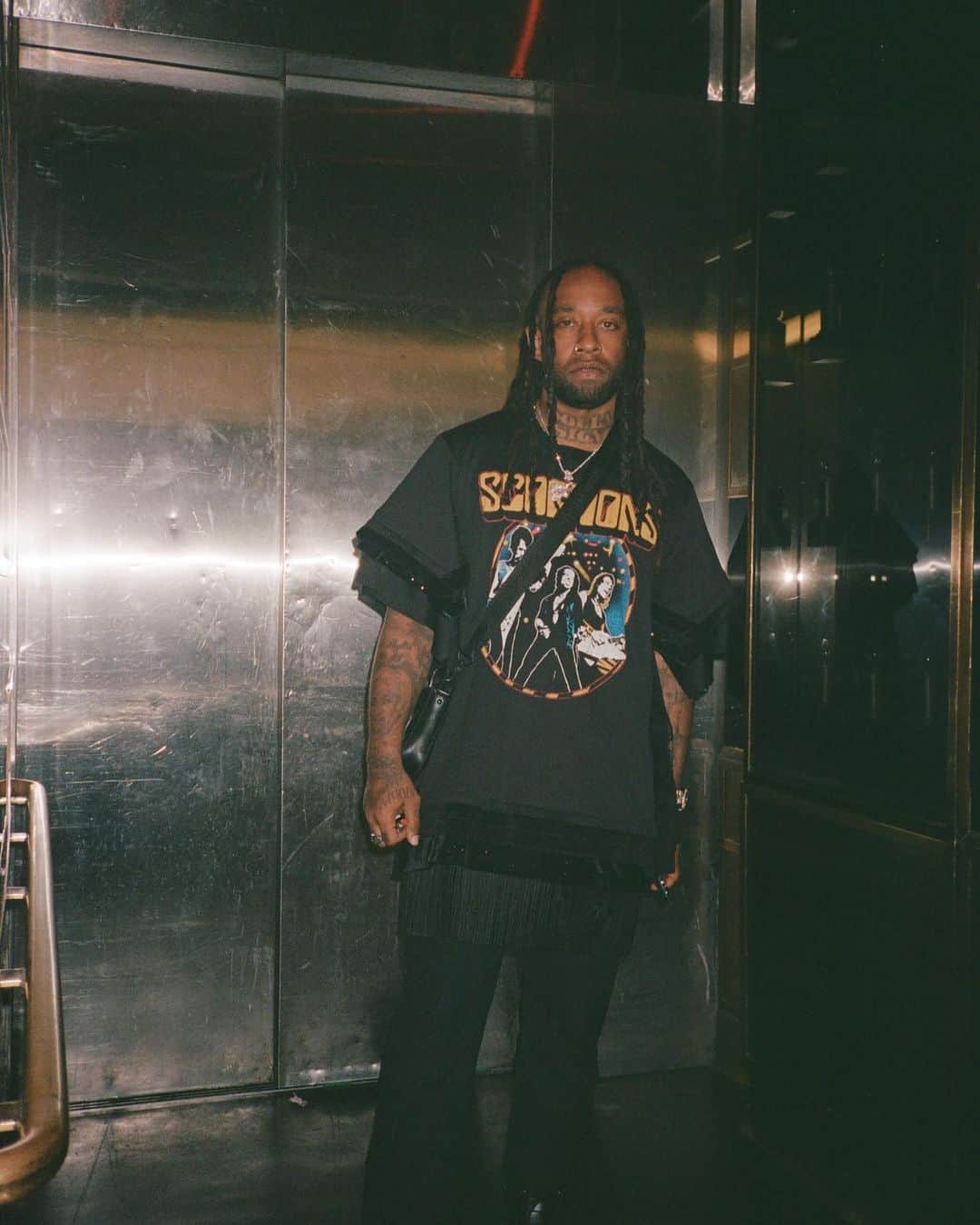 タイ･ダラー･サインのインスタグラム：「Fuck livin’ basic im takin’ risks.  Fuck what they saying I’m saying this  LL THA GREAT @nipseyhussle 🖤🕊」