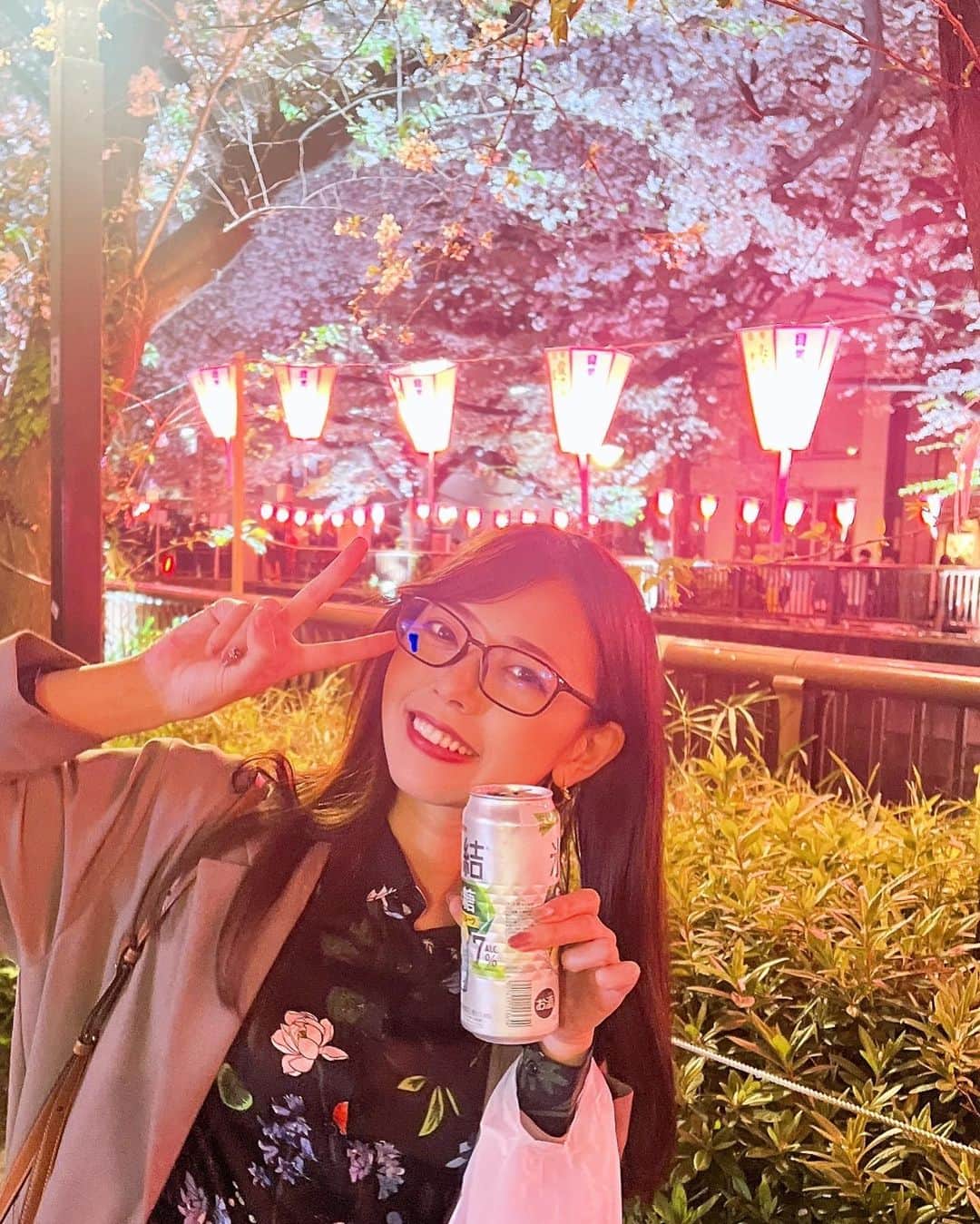 のインスタグラム：「spring time 今年もお花見ガチ勢 with ちいかわ  #ちいかわ #ちいかわのいる生活 #お花見 #お花見スポット #目黒川 #目黒川の桜 #目黒川桜まつり #桜まつり #桜 #桜ライトアップ #cherryblossom #cerry #sakura」