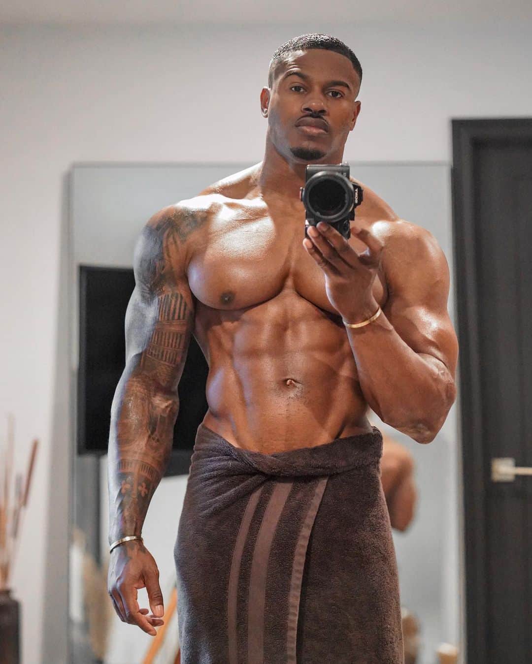 Simeon Pandaのインスタグラム：「Training is going great! Feeling real good about the momentum I’ve been at recently, and I’m seeing the improvements I’ve been working towards 💪🏾 I liked what I saw this morning, thought I’d share,  honest caption no b.s.」