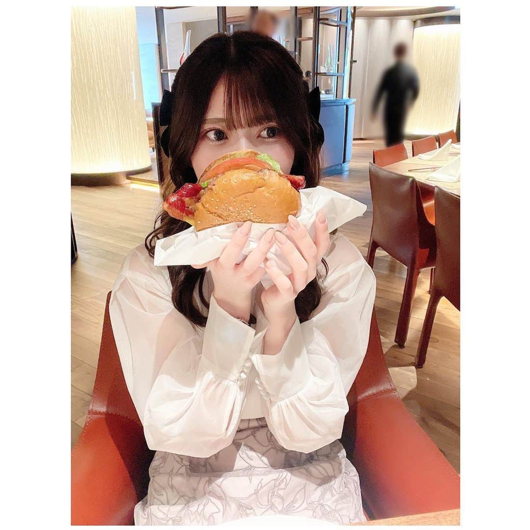 山田麻莉奈さんのインスタグラム写真 - (山田麻莉奈Instagram)「. おなかすいた.....  ので、おなかいっぱい食べたときのごはんの写真見てる。 お腹は空いてるのに何が食べたいかわからなくて悩んでます。  みんな今日なにたべた❔❔」3月31日 21時36分 - marina.yamada_324