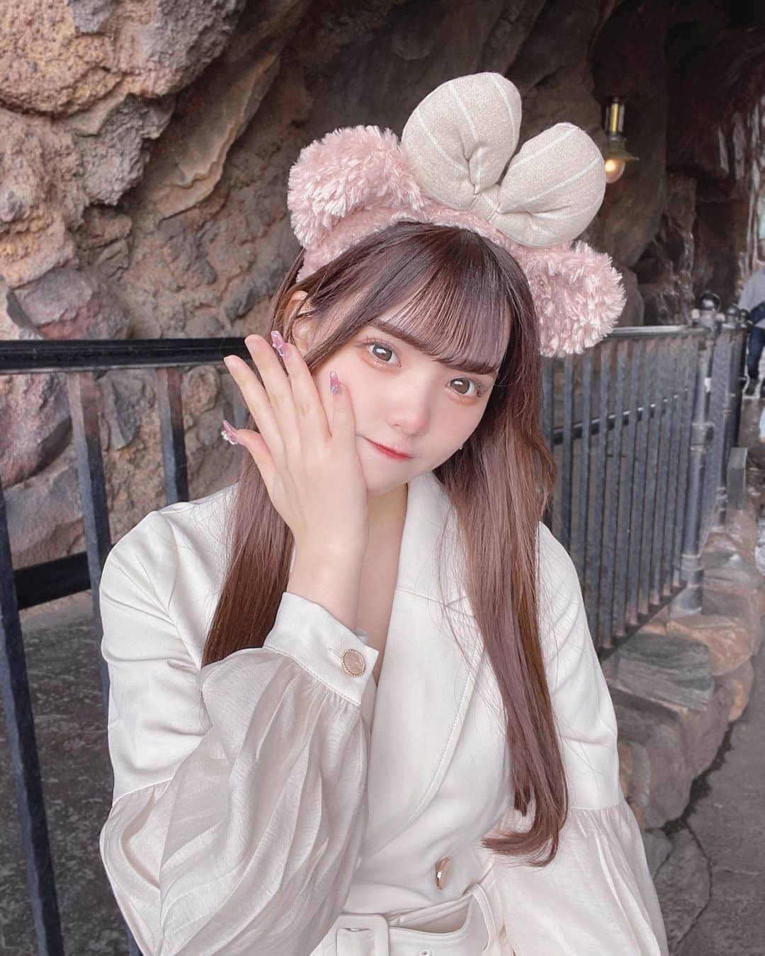 石田萌依さんのインスタグラム写真 - (石田萌依Instagram)「⁡ ⁡ ⁡ シェリーメイちゃんになってみた🧸🤍 どうですか❔❔ ⁡ ⁡ ⁡ #Japan#Japanese#fff#いいね返し#アイドル#Japanese#Chinese#ハーフ#f4f#followme  #miao#偶像#03#JK#ディズニー#ディズニーランド#東京ディズニーランド#カチューシャ#トゥーンタウン#tokyo#東京ディズニーリゾート#舞浜#TDS#ジェラトーニ#東京ディズニーシー#リゼクシー#シェリーメイ#ストレート#ストレートヘア  #resexxy」3月31日 21時36分 - moe_ux_xu_
