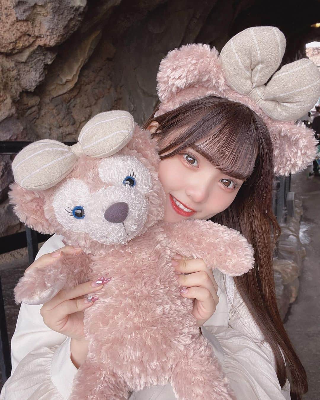 石田萌依さんのインスタグラム写真 - (石田萌依Instagram)「⁡ ⁡ ⁡ シェリーメイちゃんになってみた🧸🤍 どうですか❔❔ ⁡ ⁡ ⁡ #Japan#Japanese#fff#いいね返し#アイドル#Japanese#Chinese#ハーフ#f4f#followme  #miao#偶像#03#JK#ディズニー#ディズニーランド#東京ディズニーランド#カチューシャ#トゥーンタウン#tokyo#東京ディズニーリゾート#舞浜#TDS#ジェラトーニ#東京ディズニーシー#リゼクシー#シェリーメイ#ストレート#ストレートヘア  #resexxy」3月31日 21時36分 - moe_ux_xu_