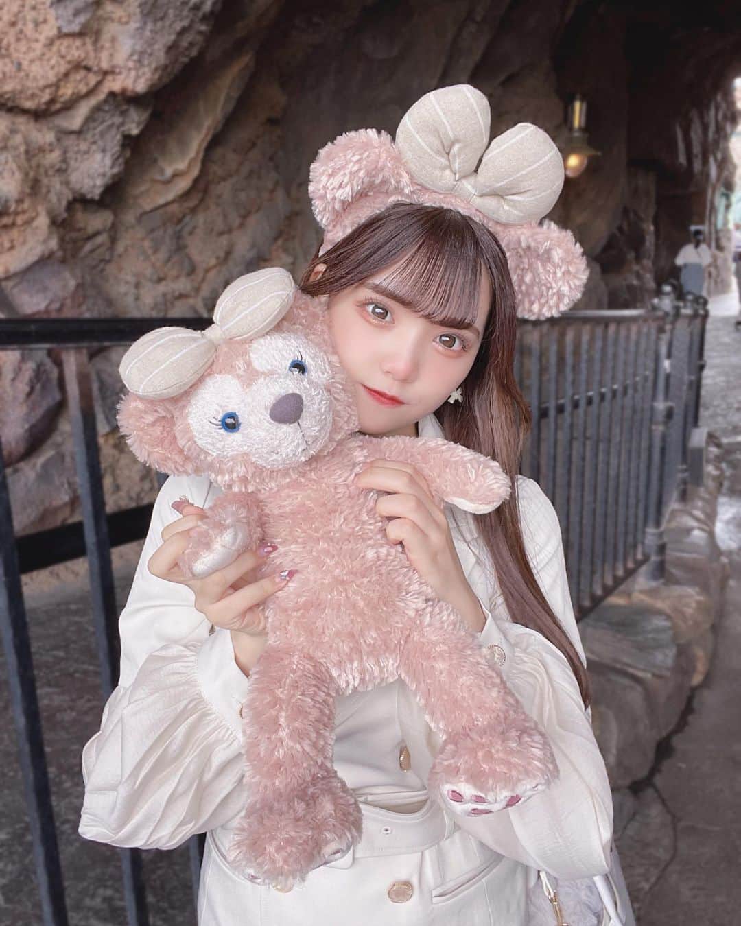 石田萌依さんのインスタグラム写真 - (石田萌依Instagram)「⁡ ⁡ ⁡ シェリーメイちゃんになってみた🧸🤍 どうですか❔❔ ⁡ ⁡ ⁡ #Japan#Japanese#fff#いいね返し#アイドル#Japanese#Chinese#ハーフ#f4f#followme  #miao#偶像#03#JK#ディズニー#ディズニーランド#東京ディズニーランド#カチューシャ#トゥーンタウン#tokyo#東京ディズニーリゾート#舞浜#TDS#ジェラトーニ#東京ディズニーシー#リゼクシー#シェリーメイ#ストレート#ストレートヘア  #resexxy」3月31日 21時36分 - moe_ux_xu_