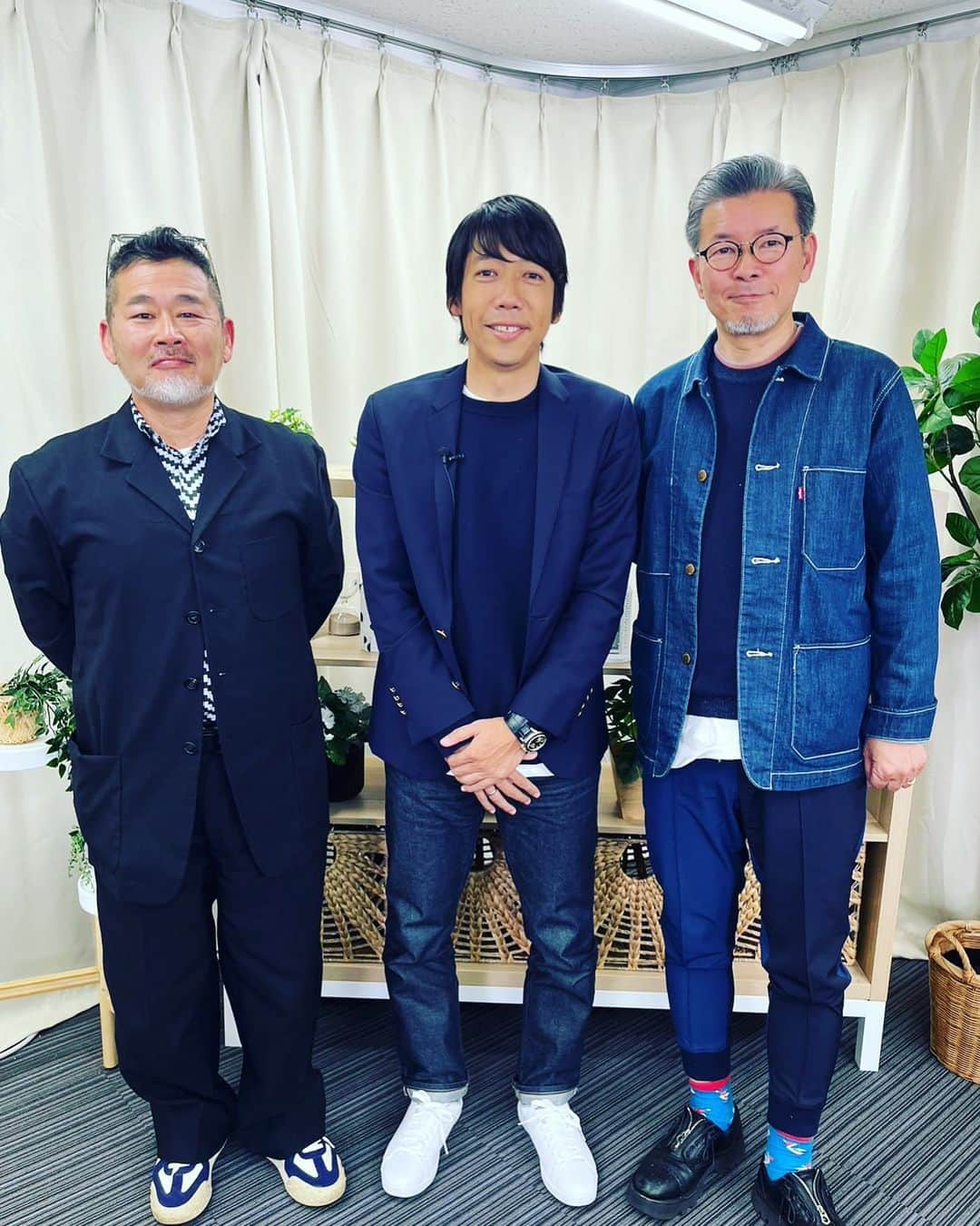 中村憲剛さんのインスタグラム写真 - (中村憲剛Instagram)「: 「水曜日のおじさんたち」生配信終了致しました。  藤村さん、嬉野さんと夢のような90分＋延長戦でした。横を見たら藤やん、うれしーなんてどんな状況だと思いながらも、水曜どうでしょうから日本サッカーの話までたくさんお話しさせていただきました‼︎  おふたり、本当にありがとうございました😊  冒頭約30分の様子はYouTubeチャンネルでこちらからご覧ください↓↓ m.youtube.com/watch?v=dPyPJq…  全編視聴はこちらからご覧ください↓↓ sp.ch.nicovideo.jp/doudesou/bloma…   #水曜日のおじさんたち #水おじ #水曜どうでしょう #水どう」3月31日 21時46分 - kengo19801031