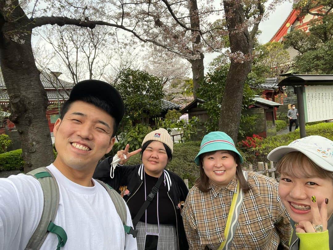 鈴木大介のインスタグラム：「みんなで楽しく浅草観光  かなちゃんとディペーと1時間半。」