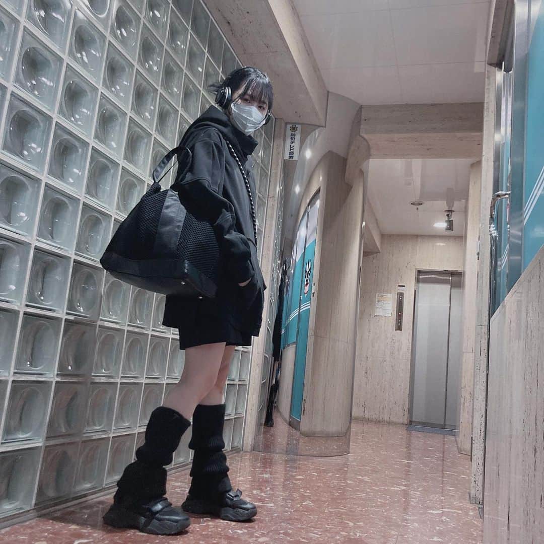 三田麻央さんのインスタグラム写真 - (三田麻央Instagram)「. ギャルみある  #まおふく」3月31日 21時40分 - kyunmao_m99