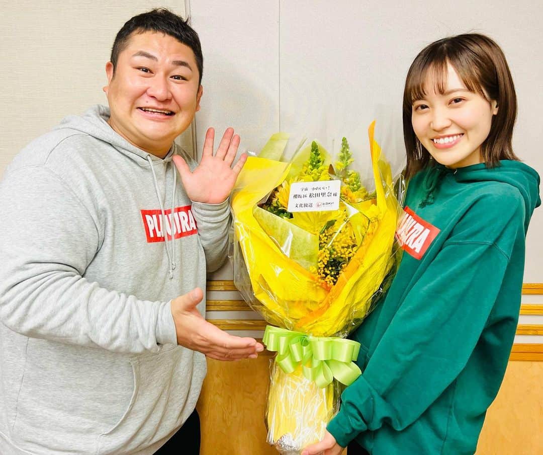 のりのインスタグラム：「文化放送 「オテンキのりのレコメン！」 11年間ありがとうございました♡ 終わってみると楽しい思い出しかありません♪ Wパーソナリティを務めくれた 櫻坂46松田里奈ちゃん 日向坂46加藤史帆ちゃん 乃木坂46田村真佑ちゃん 歴代のWパーソナリティ 菅井友香ちゃん 堀未央奈ちゃん 小池美由ちゃん 木曜日のレコメン！でお世話になった ジャニーズWEST 桐山照史くん 中間淳太くん 関ジャニ∞ 村上くん 横山くん 丸山くん などなど名前をあげたらきりがないくらい沢山の方にお世話になりました！  明日から毎週（土） 文化放送にて 吉田照美さんと 「てるのりのワルノリ」 １７時から生放送始まります そちらもよろしくお願いします♡」