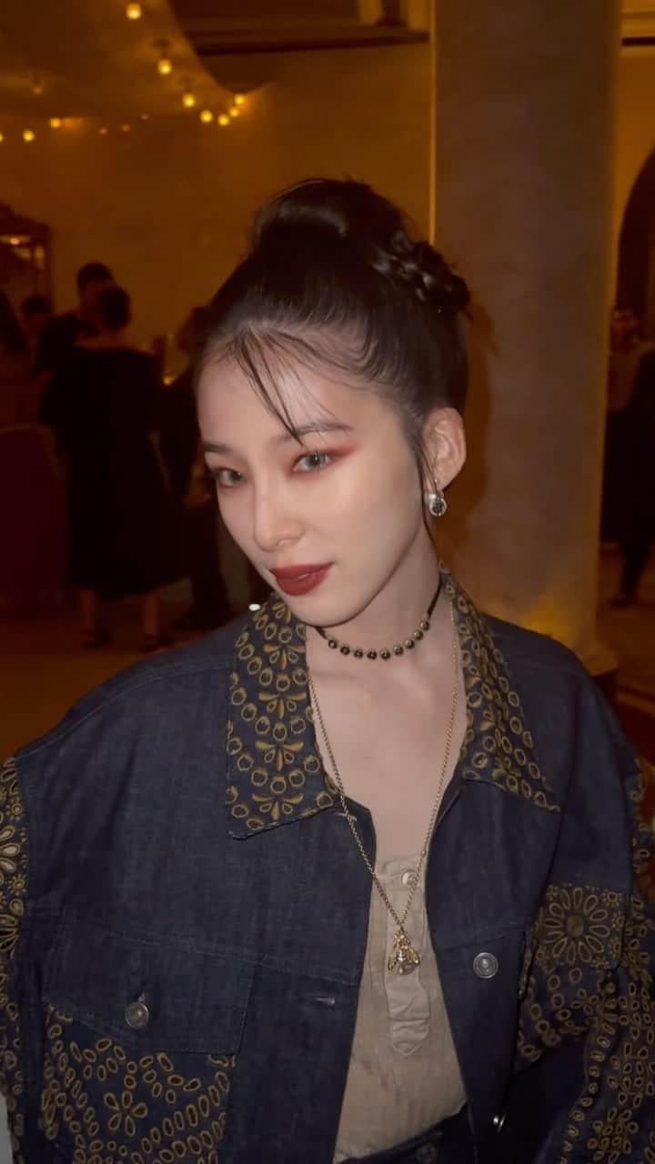 アイリーン・キムのインスタグラム：「Hair & makeup all by me for @dior ♥️ I love playing with makeup but it’s the first time ever doing my own for such a big event! What did you guys think?🥺」