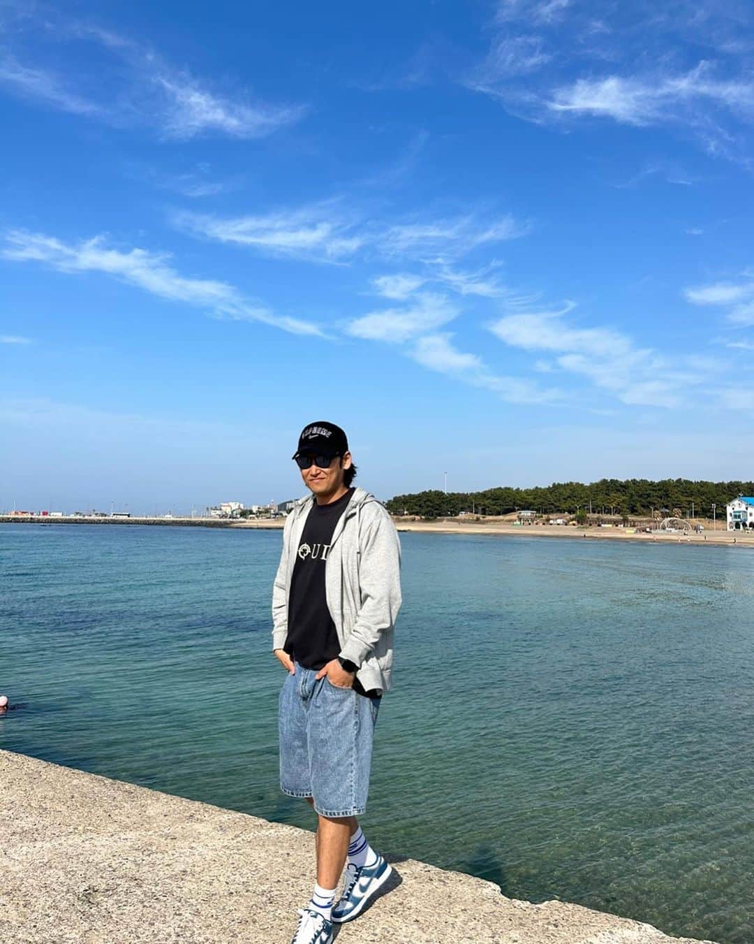 カン・シンヒョのインスタグラム：「제주도 촬영 끝😆」