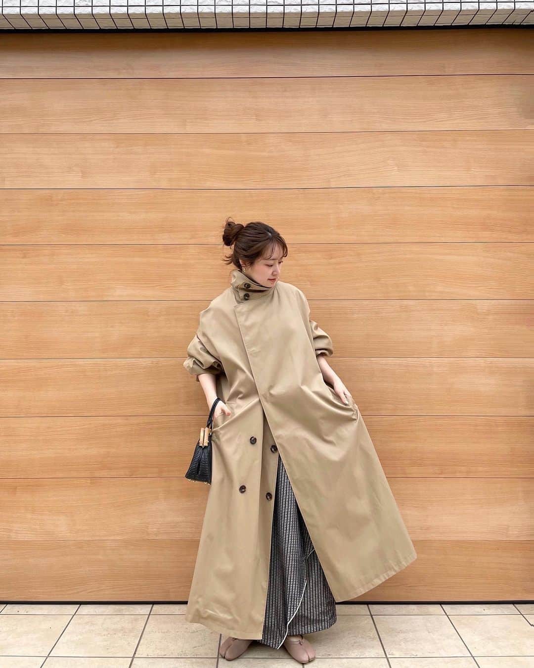 大野愛友佳のインスタグラム：「@libjoie のtrench coat🔅  ボリューム感と丸みのあるシルエットがとてもすき♡  トレンチ好きとしてはとても嬉しいgift✨  #トレンチコート#トレンチコートコーデ#春コーデ#淡色女子#淡色コーデ#libjoie」