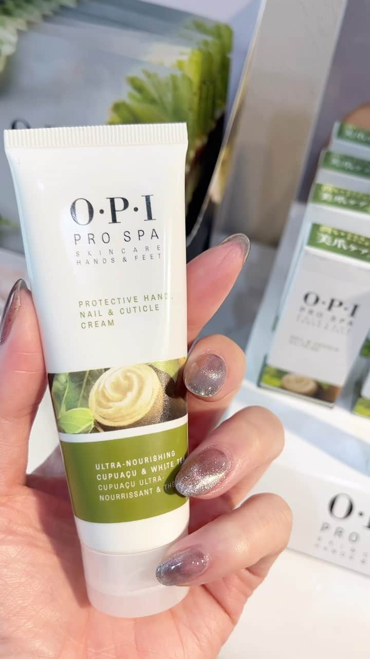 山名未紗のインスタグラム：「OPI プロスパ導入店 ⁡ カラー診断ができるネイルサロン #あべのハルカス近鉄本店 @elro.salon  ⁡ ネイルケアメニュー💅🏻充実。 連日ハンドケアのお客様に お越し頂きご満足頂いております✨ ⁡ ⁡ 《OPI プロスパ》 フェイシャルスキンケアから生まれたハンド＆フットケアシステム ⁡ プロスパに配合される主要成分 クプアスバター クプアスは必須脂肪酸やビタミンを豊富に含むカカオの仲間です。天然のクプアスから採れるバターは肌なじみがよく、シアバターよりもさらに水分保持力に優れています。乾燥したお肌の保湿バランスを整え、より長時間潤いをキープして滑らかな肌へと導きます。 ⁡ ホワイトティエキス お茶の新芽から抽出したホワイトティエキスは、緑茶エキスの２倍以上も多くポリフェノールを含み、お肌を紫外線などの外的環境から保護します。肌にハリや弾力をもたらすなど、エイジングケア*としての美肌効果が期待できます。  #opi #オーピーアイ #ジェルカラーbyopi #インフィニットシャイン #ネイルラッカー #プロスパ #opiプロスパ #ネイチャーストロング #ネイルエンビー」