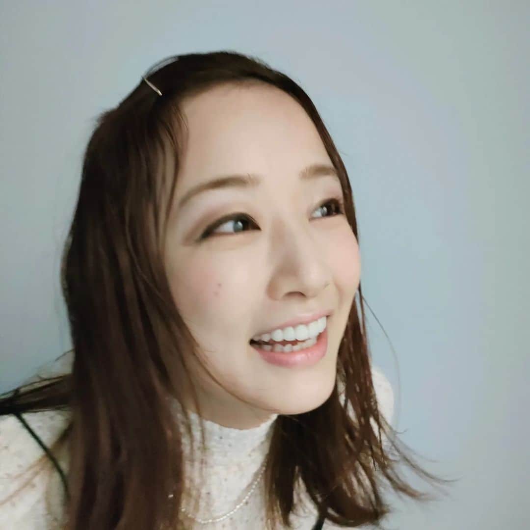 工藤里紗のインスタグラム：「笑顔🌝 素敵な週末を🤍」