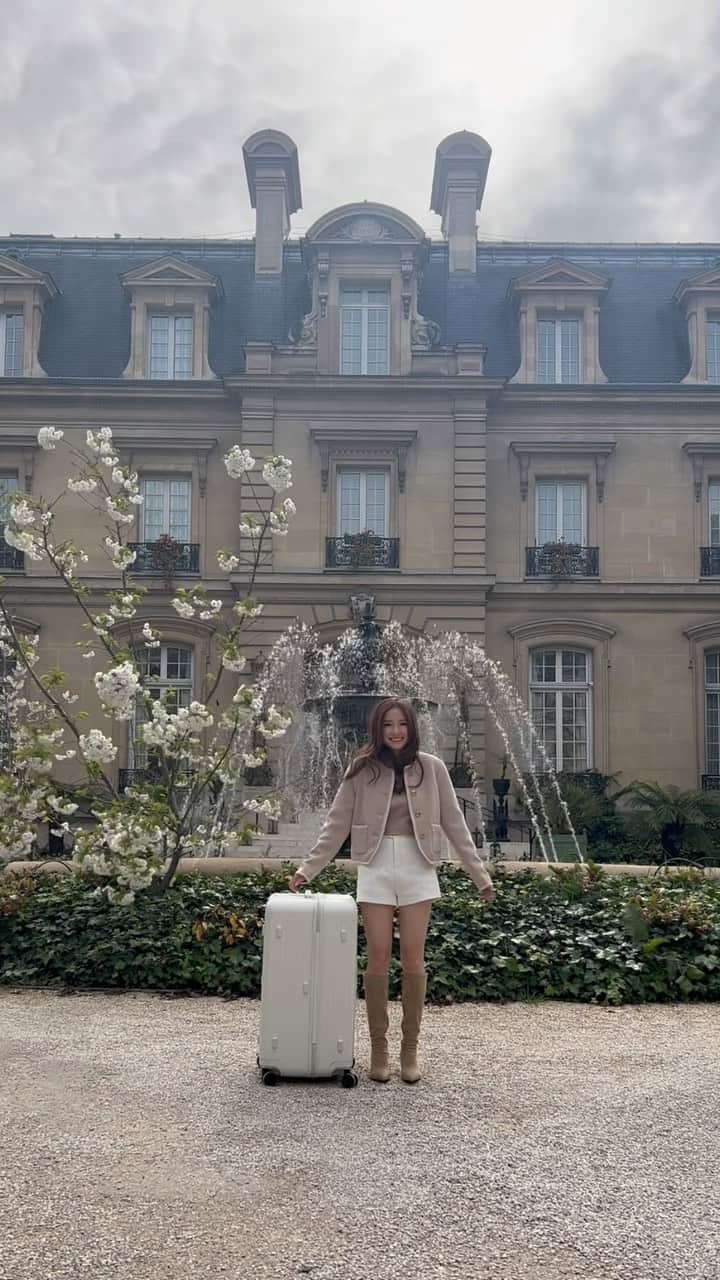 Giann Chanのインスタグラム：「Kicking off my Europe trip. 🪄 🗝️ @saintjamesparis   #paris #europe #ctytravelmap」