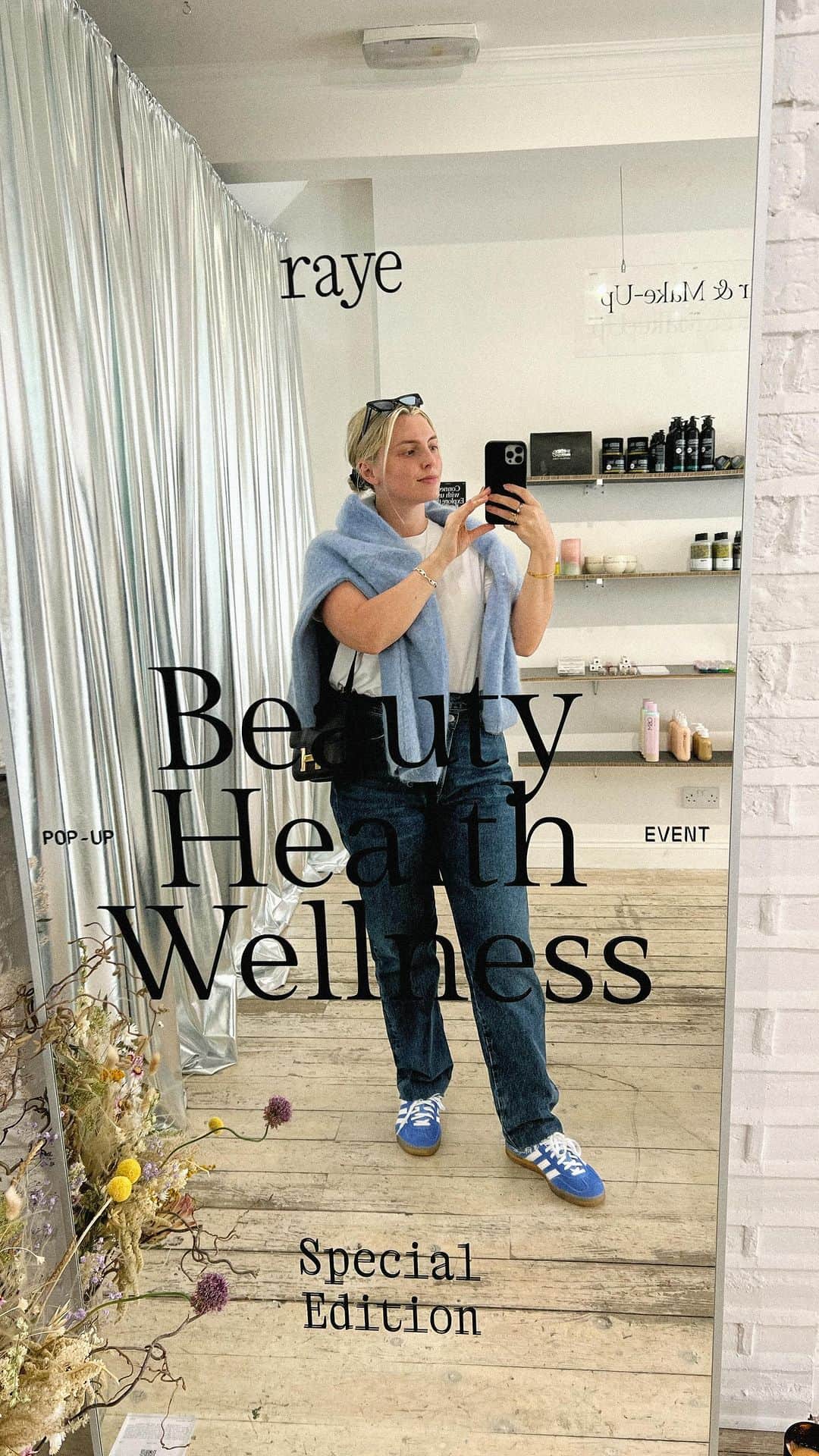 Estée Lalondeのインスタグラム：「Come and meet founder Estée Lalonde and discover the MIRROR WATER products IRL this Sunday, April 2nd from 12 to 2 pm at @weareraye Beauty Edit Pop-up Store on 2 Blenheim Crescent, Notting Hill, W11 1NN.  We can’t wait to see you!  #MIRRORWATER」
