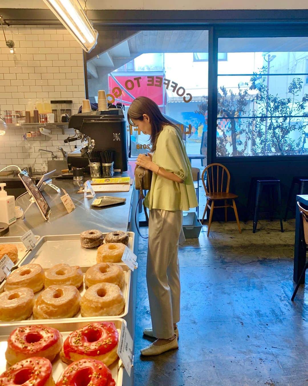 松田 美奈子のインスタグラム：「🍩🤍 _____  @liftcoffee_   #佐賀カフェ#福岡カフェ #佐賀#福岡#ドーナツ屋さん  #rrrrrrrrr#jilsander」