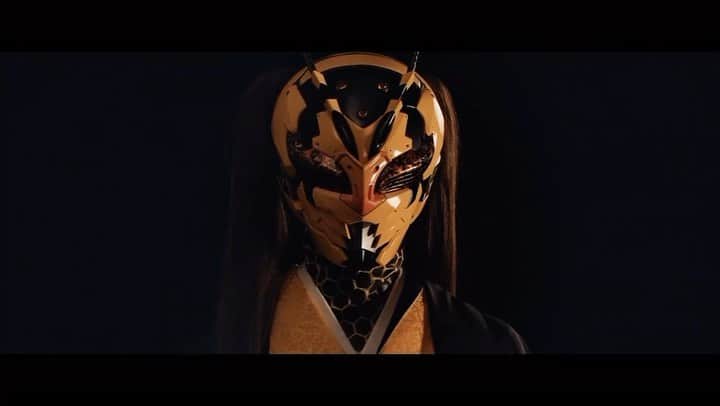 のインスタグラム：「ハチオーグのマスクと アジトの一部が 新宿バルト9 にて展示されておりました🐝  シン・仮面ライダー 公開中です！」
