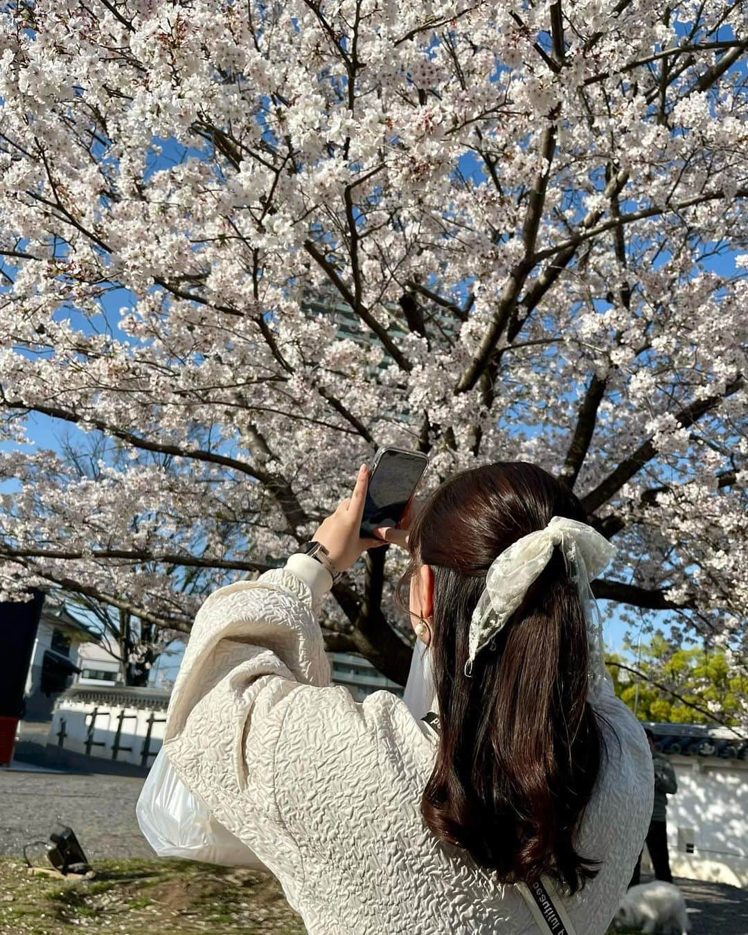 竹内彩姫さんのインスタグラム写真 - (竹内彩姫Instagram)「☁️  あけましておめでとうございます🌸  本日掲載していただいた  #FLASHスペシャル が発売されました☺️」3月31日 21時58分 - takeuchisaki_1124