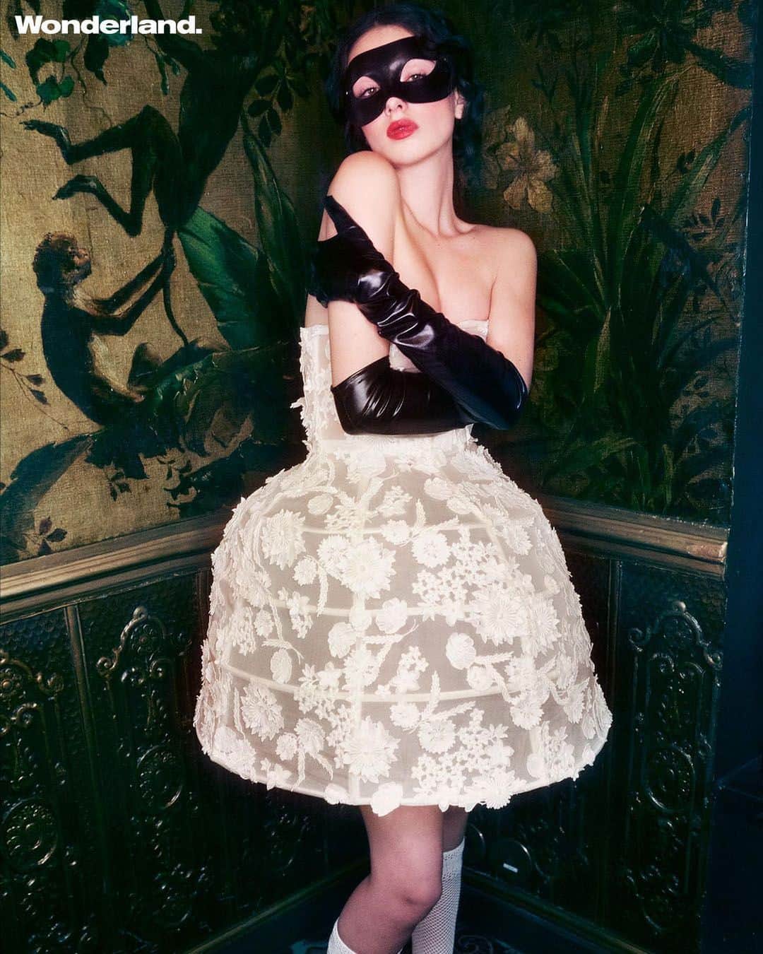 エレン・ヴォン・アンワースさんのインスタグラム写真 - (エレン・ヴォン・アンワースInstagram)「Wearing @Dior and bejewelled in @Cartier, model and actress Deva Cassel (@d.casseluxxi) covers our Spring 2023 issue, captured by iconic photographer @ellenvonunwerth. Order the issue now at wonderlandshop.com 🖤  Photography by @ellenvonunwerth Fashion by @elinehoyois Deva represented by @karinmodels_official Editorial Director @huwgwyther Editor @ericarana  Deputy Editor @ellaxwest Art Directors @livi.av @aparna_aji @harry_conor Hair by @eduardobravohair Makeup by @dynadagger Nails by @manicurist.adrienne Jewellery by @cartier  Videography by @im___iggy Digital Operator @benoit_senac Post Production by @daviddjian Production Directors @bencrankbencrank and @filipinee for Hilight Productions Producer @isabellacoleman_ Photography Assistants @charles.hdn @james_fonteneau  Special Thanks to @laperouse_paris, @gregorylentz and @bretzelandgretel」3月31日 22時02分 - ellenvonunwerth