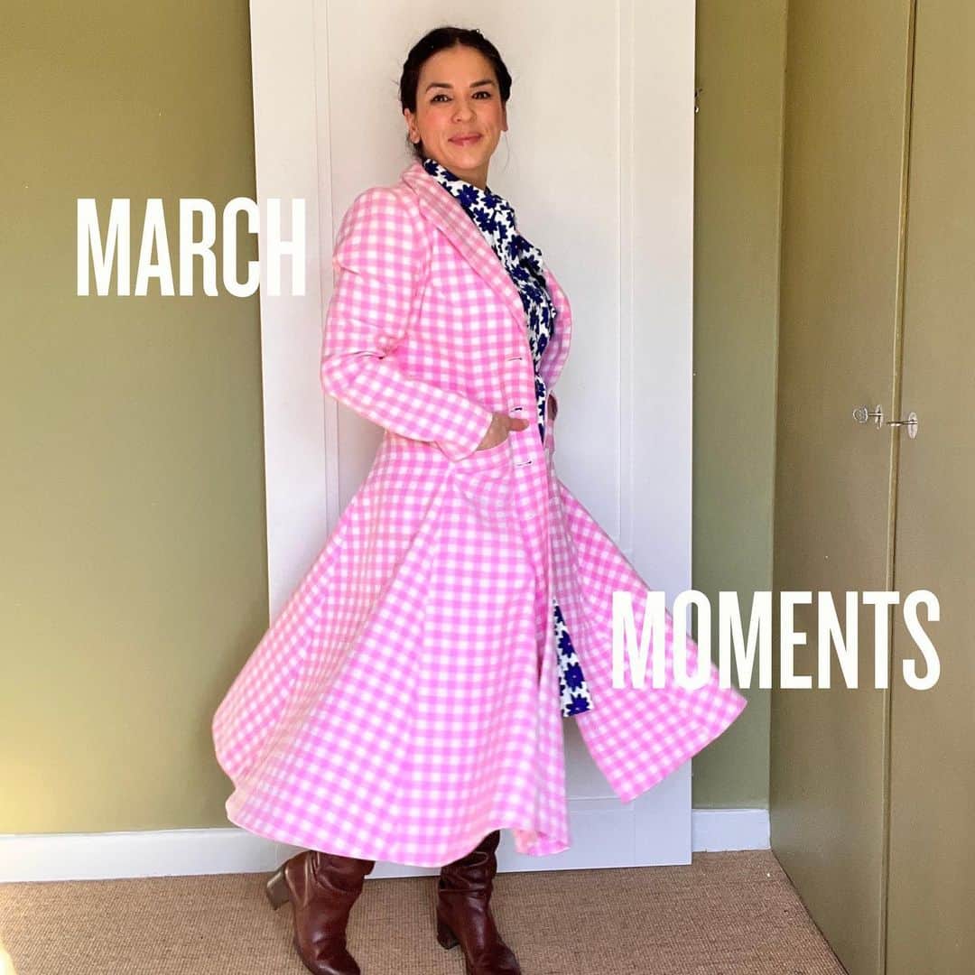 レイチェル・クーさんのインスタグラム写真 - (レイチェル・クーInstagram)「Bye, bye March! Alongside creating and sharing recipes with everyone, here’s a few moments that brought me joy last month.   🌸 Rediscovering my spring wardrobe (love a twirl in this pink coat from @lenahoschek)  🍓 Enjoying lots of wonderful recipes (here’s breakfast, lunch, and dessert!)  ☀️ Bright blue skies in Stockholm’s beautiful old town.   🌝 Crazy face masks which did wonders for my skin, the red pepper one I’m using here was gifted from @erborian_uk  💐 Snowdrops and crocuses popping out for spring, although they are now covered in snow again, as you can see in my walk with my lab Julie.   🏃🏻‍♀️ Getting week 6 done of couch to 5k.   🥾 Finally, giving the family’s winter boots a good polish.  Excited for more lovely moments like these next month!」4月1日 1時45分 - rachelkhooks