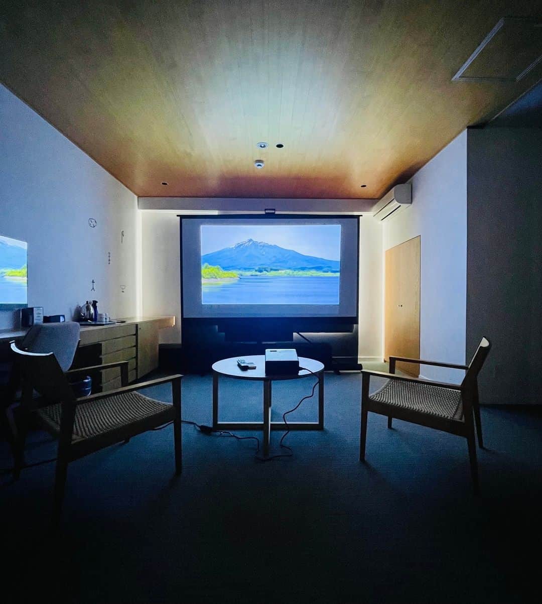 hotelgraphynezuさんのインスタグラム写真 - (hotelgraphynezuInstagram)「Deluxe Theater King Room  Introduction⁠ ⁠ Hi everyone.⁠ At HOTEL GRAPHY NEZU, we do have multiple room types and we would like to introduce to you the biggest room type we have and its benefits.⁠ ⁠ Our Deluxe Theater King Room in  numbers :⁠ -33m2 ⁠ -240 cm King size bed⁠ -4th Floor ⁠ -1 living space⁠ -1 large bathroom⁠ -100 inch screen + a projector⁠ ⁠ We highly recommend this room for families with young kids, or for anniversary occasions and surprises.⁠ ⁠ This room is also appreciated to enjoy a private cinema session in a comfortable and large bed with friends or family.⁠ ⁠ Try it out !⁠  ⁠ ⁠Details on https://hotel-graphy.com ⁠ーーーーーーーー  デラックス シアター キング ルームのご紹介⁠  ⁠  みなさん、こんにちは。⁠  HOTEL GRAPHY NEZUでは複数のお部屋タイプをご用意しておりますが、最大のお部屋タイプとそのメリットをご紹介したいと思います。  ⁠  デラックス シアター キング ルームのメリット:⁠  -33m2 ⁠  -240cmキングサイズベッド⁠  -4階 ⁠(高層階)  -リビングスペース⁠  - 広いバスルーム付き  -100インチスクリーン+プロジェクター⁠  ⁠  小さなお子様連れのご家族や、記念日やサプライズにおすすめのお部屋です。  ⁠  寝心地の良い大きなベッドで、ご友人やご家族とプライベートシネマを楽しむのにも喜ばれるお部屋です。  ⁠  試してみてください!⁠  ⁠  ⁠詳細はhttps://hotel-graphy.com  ⁠  .⁠ .⁠ .⁠ #explorelively #lifestylehotel #hotelgraphynezu⁠ ⁠ #deluxeroom #widehotelroom #deluxetheaterkingroom⁠ #yanesen #nezuhotel #theaterroom #projectorroom #tokyohotel #tokyohostel #tokyotrip #japantravel #hostellife  #ホテルグラフィー根津 #デラックスキングルーム #ホテル#客室 #東京ホテル #東京ホステル #谷根千 #下町 #ライフスタイルホテル」3月31日 22時25分 - hotelgraphy_nezu