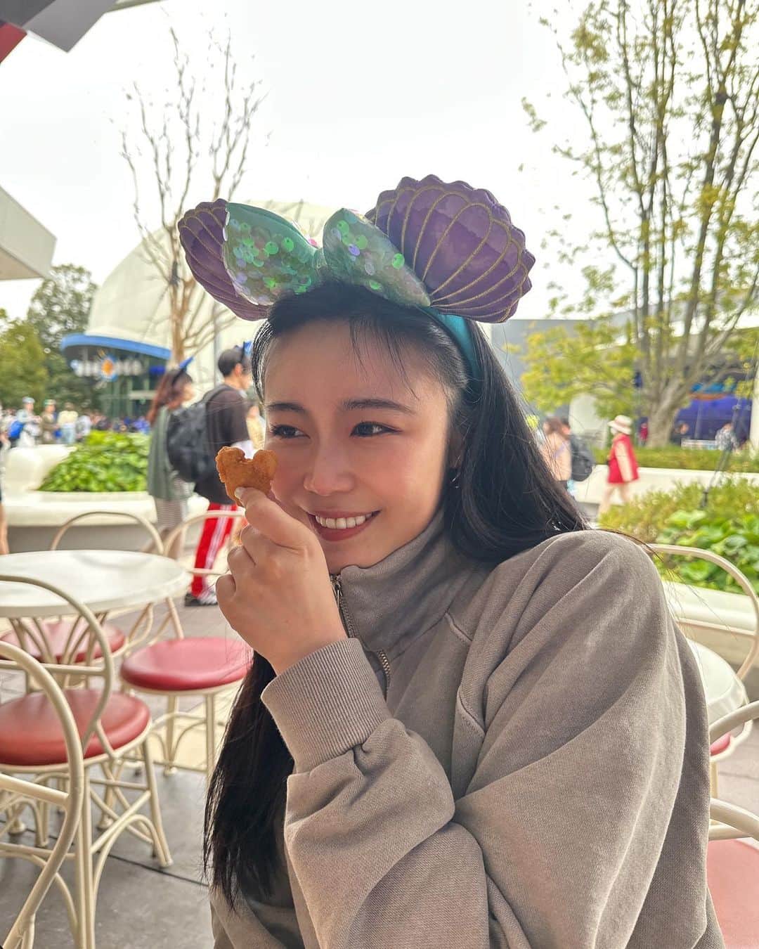 鷲尾伶菜のインスタグラム：「珍しくこんなショットもあるのです。」