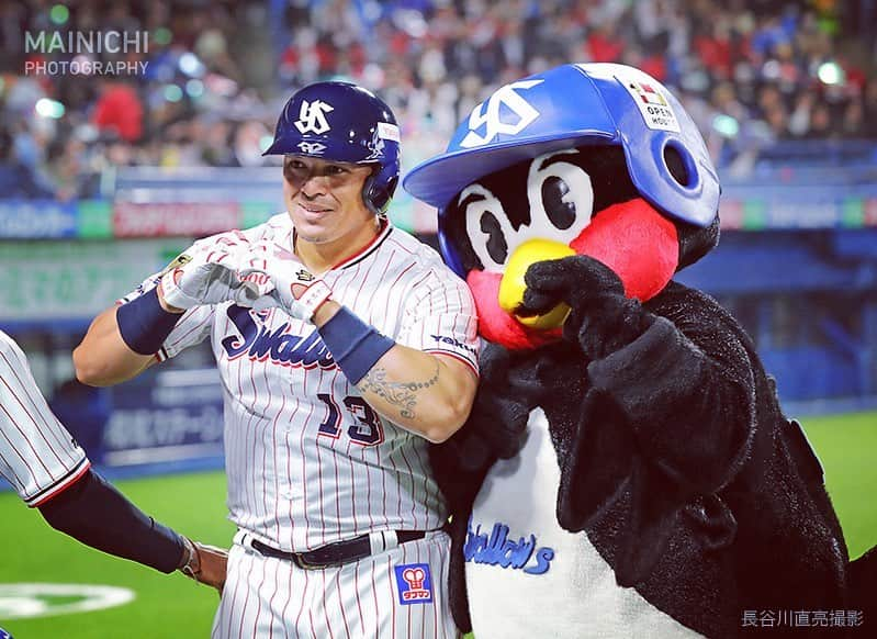 ホセ・オスナのインスタグラム：「Let’s go swallows 🫶🏽✌🏽🐧」