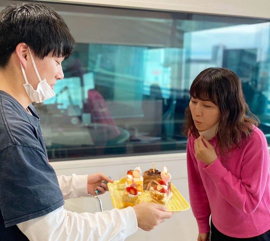 前田彩名のインスタグラム：「誕生日をたくさん祝っていただいて、 ありがとうございました🙏✨  今年の3/29は、 aiko「今の二人をお互いが見てる」 クリープハイプ「だからそれは真実」 キュウソネコカミ「私飽きぬ私」 セカイイチ「Where we are」 Penthouse「Balcony」  好きな人たちのCDがたくさんリリースになって嬉しかったです🥰  いただいたプレゼント全部嬉しすぎました🥺 大切にします🙏  そろそろ40代も近づいてきたことだし、 次の自分へとステップアップしたいと思います🔥  いつも穏やかな気持ちでいられるように、 もう些細なことでクヨクヨしない！！ いや、多分することもあるけど😂 なるべくあっさり受け流せるような、 強い心と余裕を持とうと思います🔥」