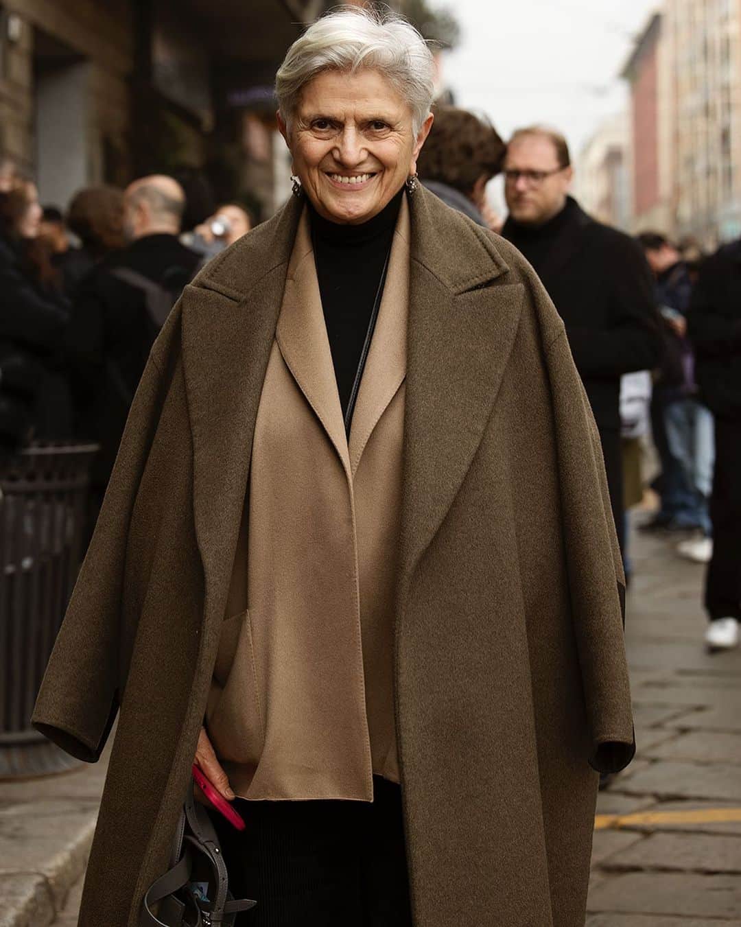 スコット・シューマンのインスタグラム：「The real Italian elegance! @laura_lusuardi Milano (of course)」