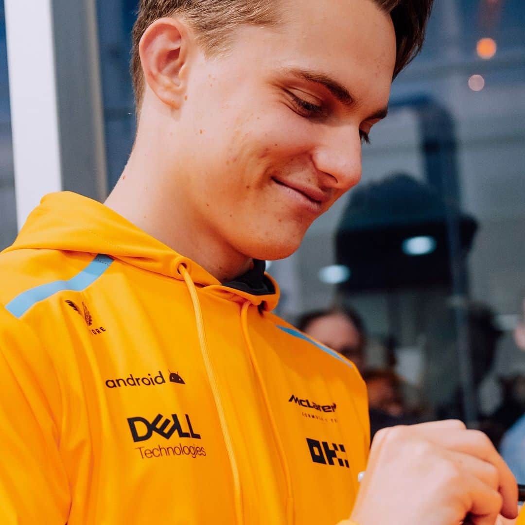 McLaren Automotiveのインスタグラム：「Welcome home, Oscar!  We were thrilled to have McLaren F1 race driver @Oscarpiastri meet with fans at McLaren Melbourne yesterday.  He is now ready to hit the track at the #AusGP and make history. With his passion, drive and ambition, this is only the beginning of his amazing journey.   @McLarenMelbourne #McLaren #F1 #McLarenArtura」