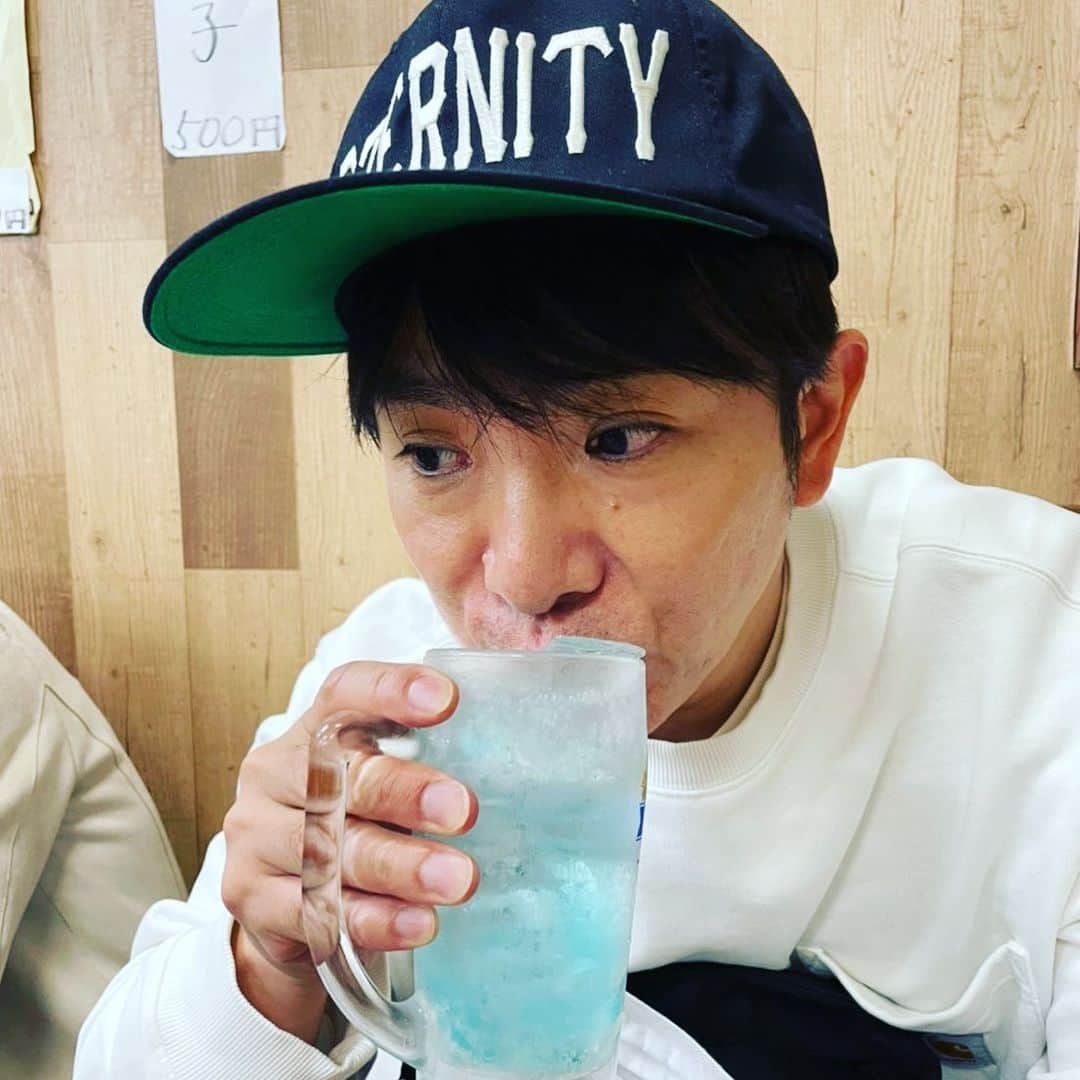 濱口優のインスタグラム：「#ラムネ #間違ってお酒入って無い　？？ #確認中」