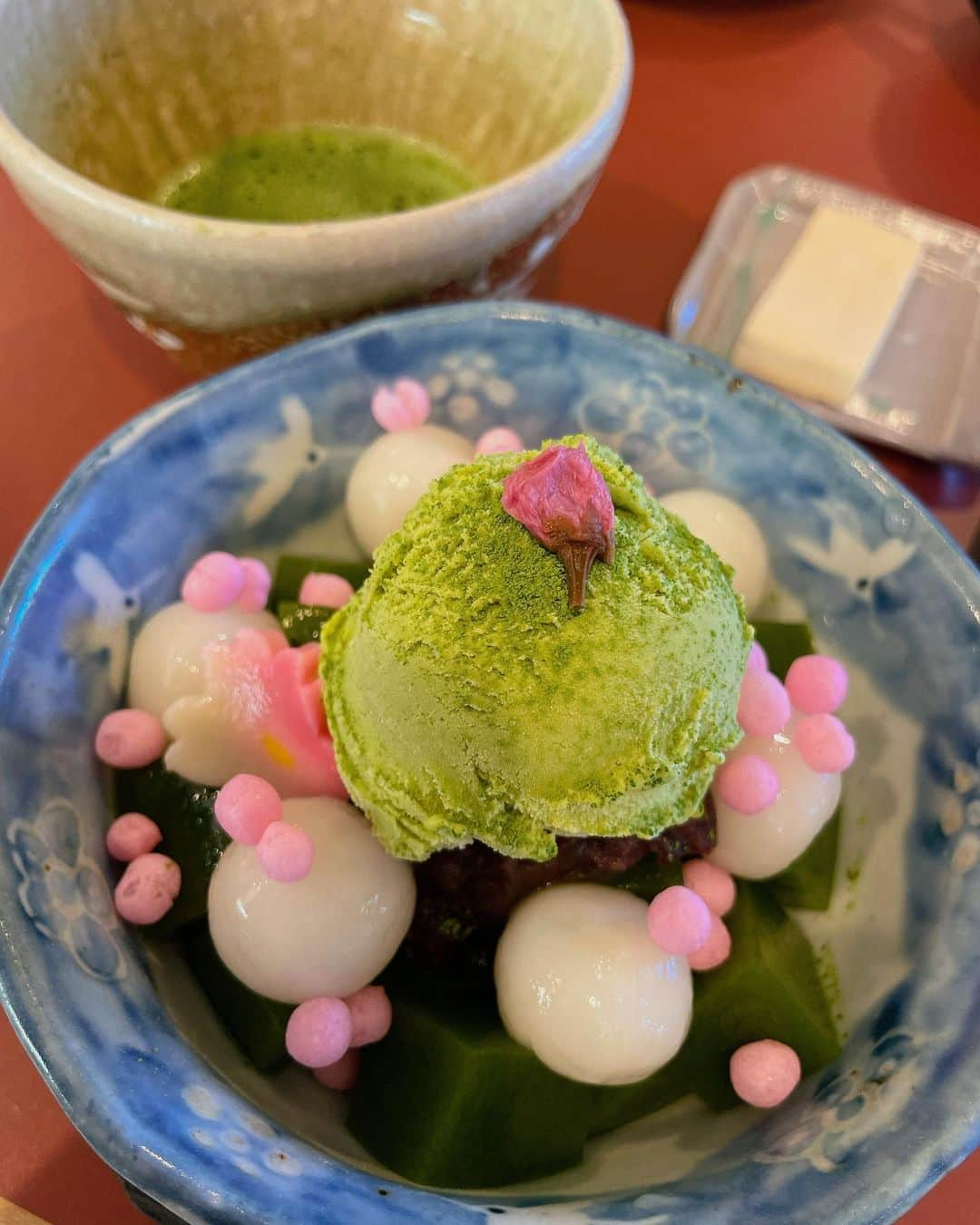 松山英礼奈さんのインスタグラム写真 - (松山英礼奈Instagram)「抹茶クリーム白玉あんみつ🍨💚と お抹茶🍵💚  寒天も抹茶だった😻💚💚💚✨  スイーツで抹茶味が一番好き🥰🫶🏻💖💞  抹茶カフェ巡りしたいな🧸♥️🍵  #京都 #kyoto  #cafe #抹茶 #抹茶スイーツ  #抹茶カフェ  #白玉 #🍵 #💚」3月31日 23時16分 - hiiiiiiii0802