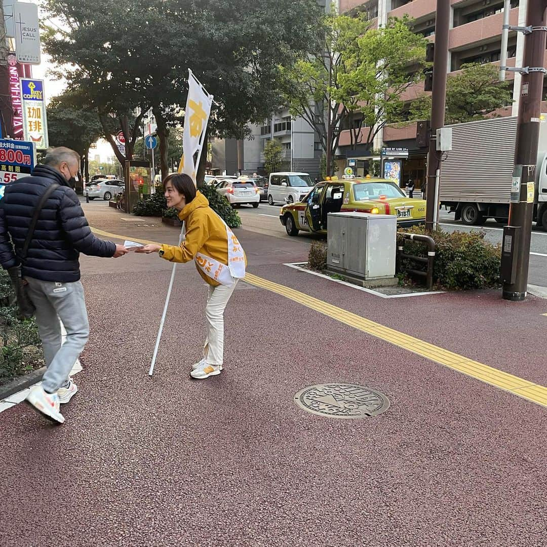 一ノ瀬みくさんのインスタグラム写真 - (一ノ瀬みくInstagram)「本日より、統一自治体選挙はじまりました！！！ 福岡市議会議員選挙に「中央区選挙区」から立候補致しました いちのせみく　です。 昨年の9/1より今日まで、 いなとみ修二事務所に支えられ、ボランティア様に支えられ、家族に支えられ、地域活動をしてきました。ここからの9日間は、この211日間が身を結ぶよう、支えてくださった皆様への感謝の思いと、 そして、ここから出会う一人一人のみなさまへ、少しでも多くわたしの想いをお伝えできるよう全力で走り抜けます！！ 初日は光雲神社さまにて出陣式と、自転車でのご挨拶からはじまり 夜のご挨拶で締めさせて頂きました。明日も朝から頑張ります！ 掲示板ポスターは13番。13人中13番。わたしらしい順番だったかなと思います！ 掲示板の場所は 一番目立つ🙋🏻‍♀️✨✨✨✨✨✨✨ #福岡市議会議員選挙　#統一自治体選挙　#立憲民主党　#いちのせみく　#いなとみ修二　#元アイドル　#福岡市　#福岡市中央区　#中央区」3月31日 23時17分 - mikuichinose